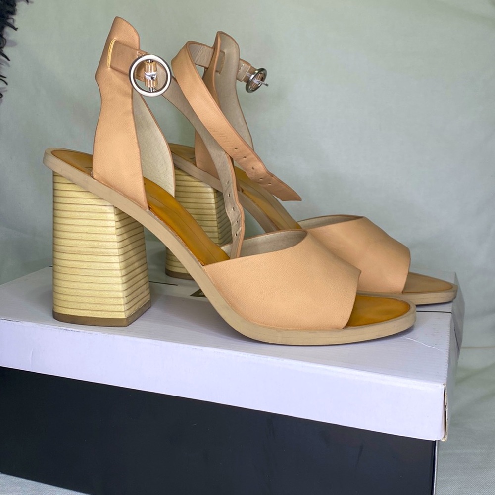 W 7.5 Dolce Vita Stella in Blush stack heeled sandals